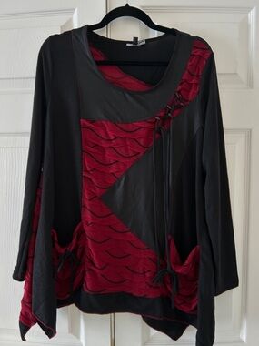 Unique! Black & Burgundy Textured Scoop Neck blouse by Dalin